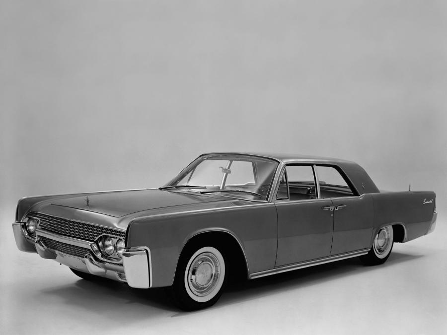  Lincoln Continental Sedan (53А) 1961 года  (фото 8 из 15)